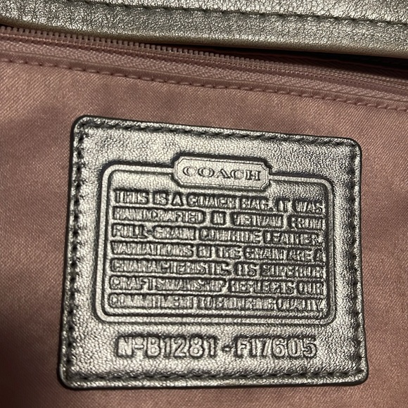 Vintage Coach Ashley Cream and Silver Leather purse - Picture 8 of 9